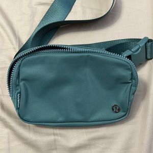 LIKE new! NWOT Lululemon Belt bag